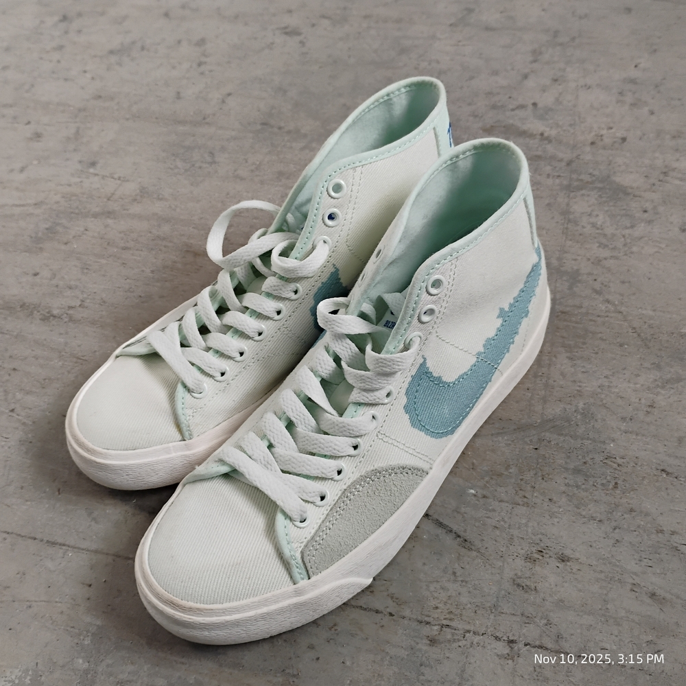 Nike Women's Size 5 High-Top Sneakers in Light Blue and White - Nike Check